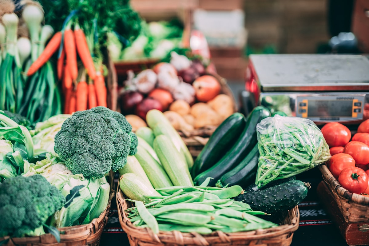 Food tracking and assessment